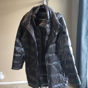 Packable premium down jacket with hoodie.